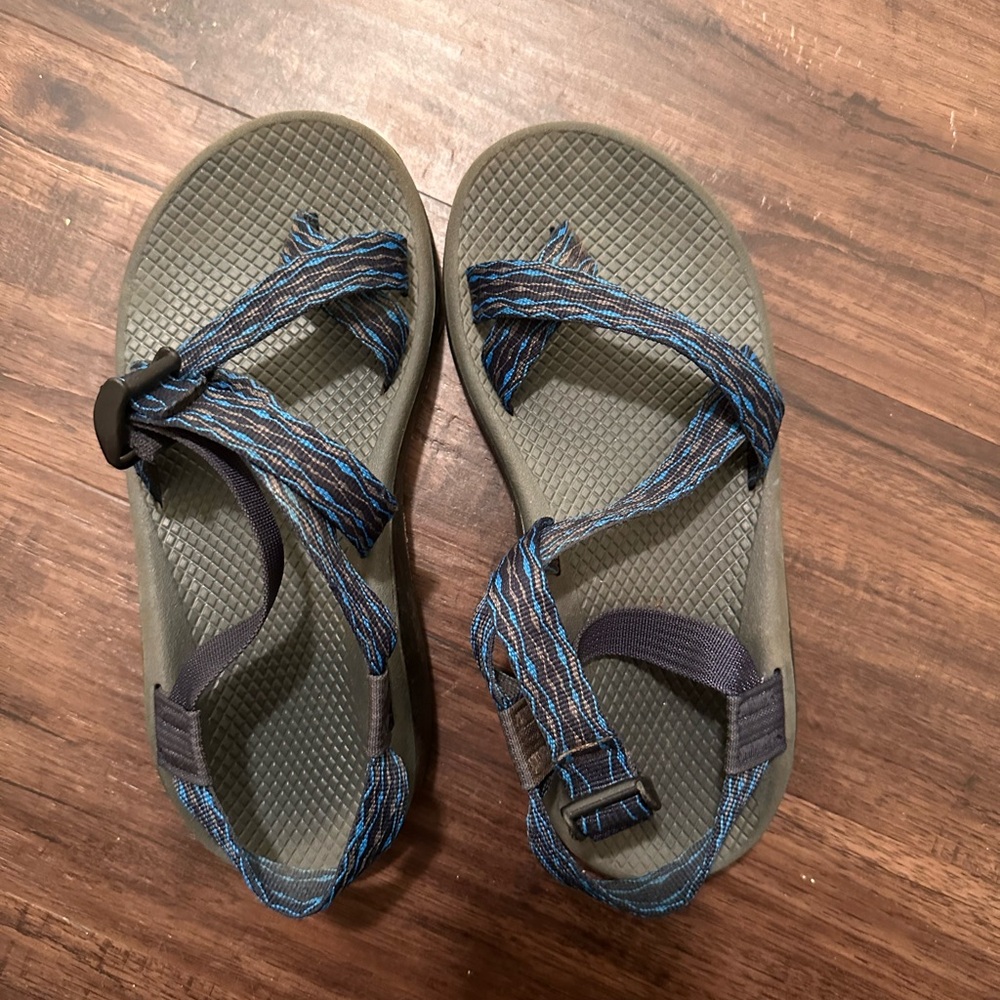 Gently used men’s 7 chacos